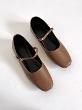 Load image into Gallery viewer, The Mia Shoes Brown
