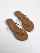 Load image into Gallery viewer, The Flipa Flats Caramel
