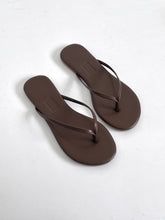 Load image into Gallery viewer, The Flipa Flats Choco
