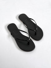 Load image into Gallery viewer, The Flipa Flats Black
