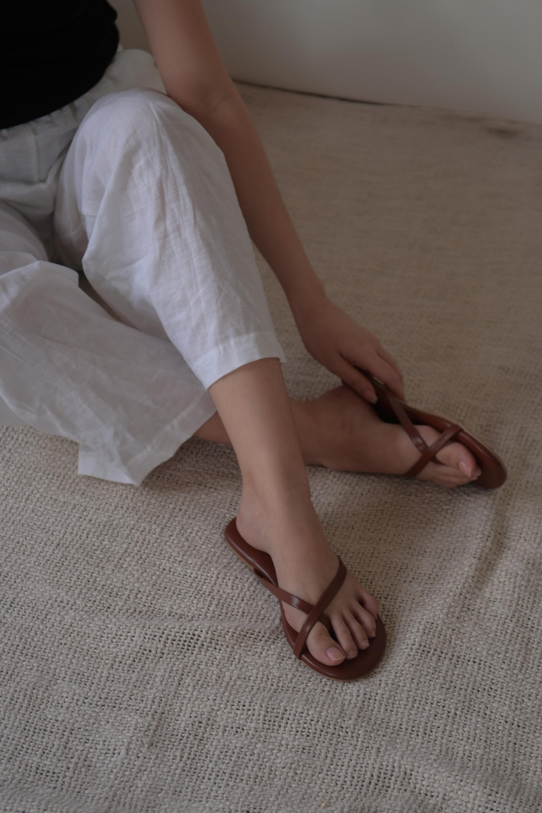 The Cona Flats Brown - KEES COLLECTION