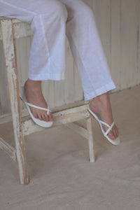 The Cona Flats White - KEES COLLECTION